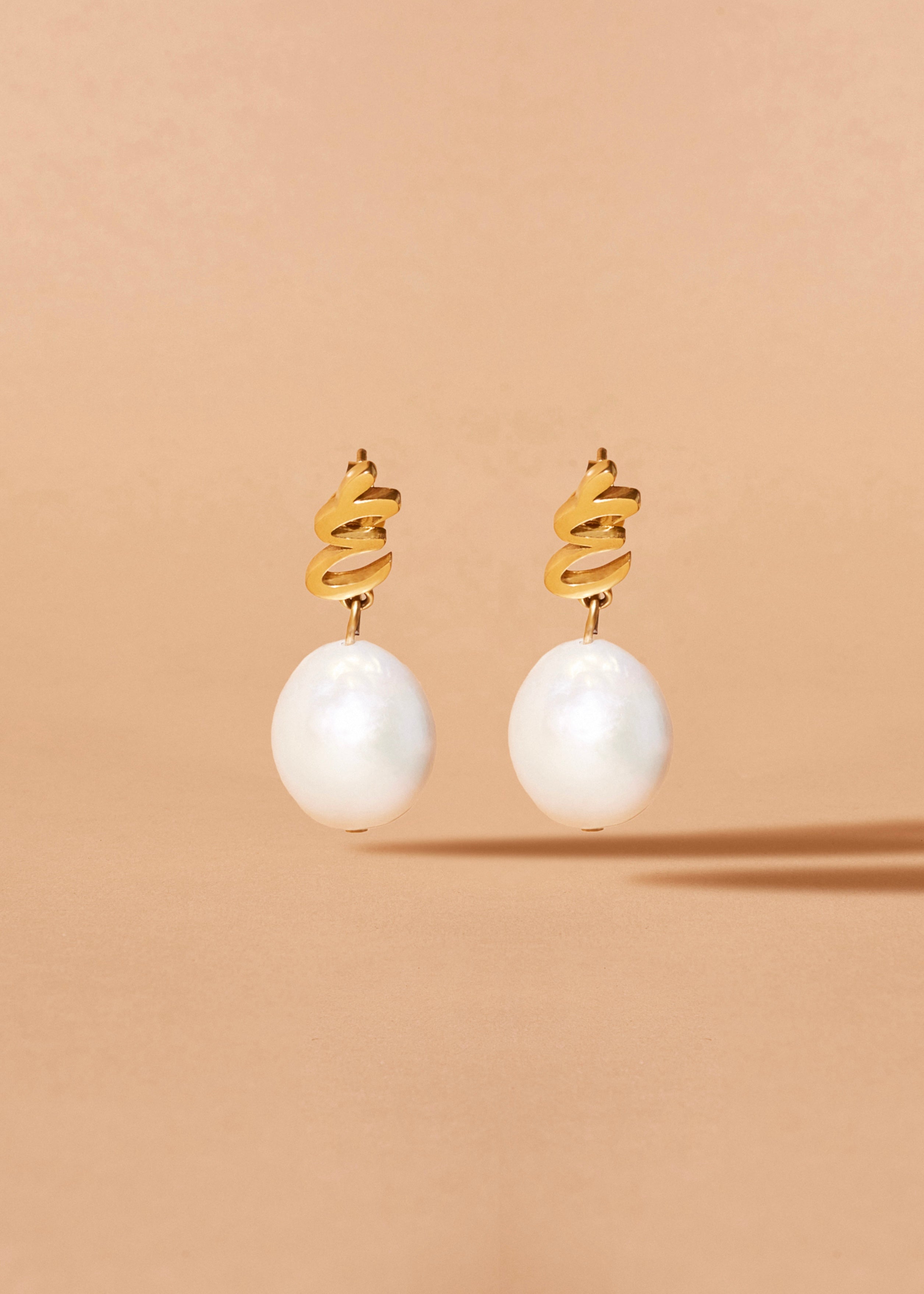 Oversized Pearl Earring FPE