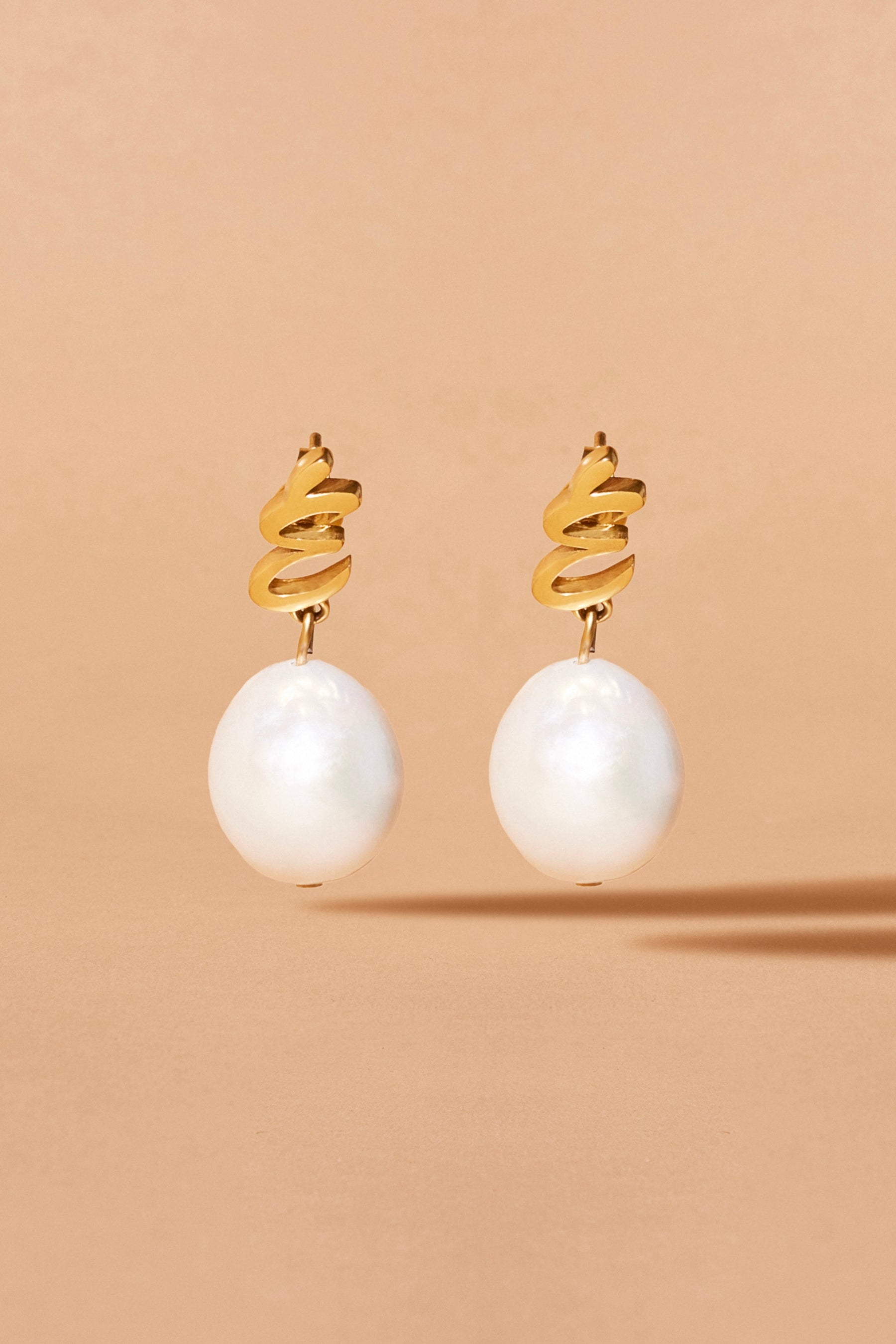 Oversized Pearl Earring