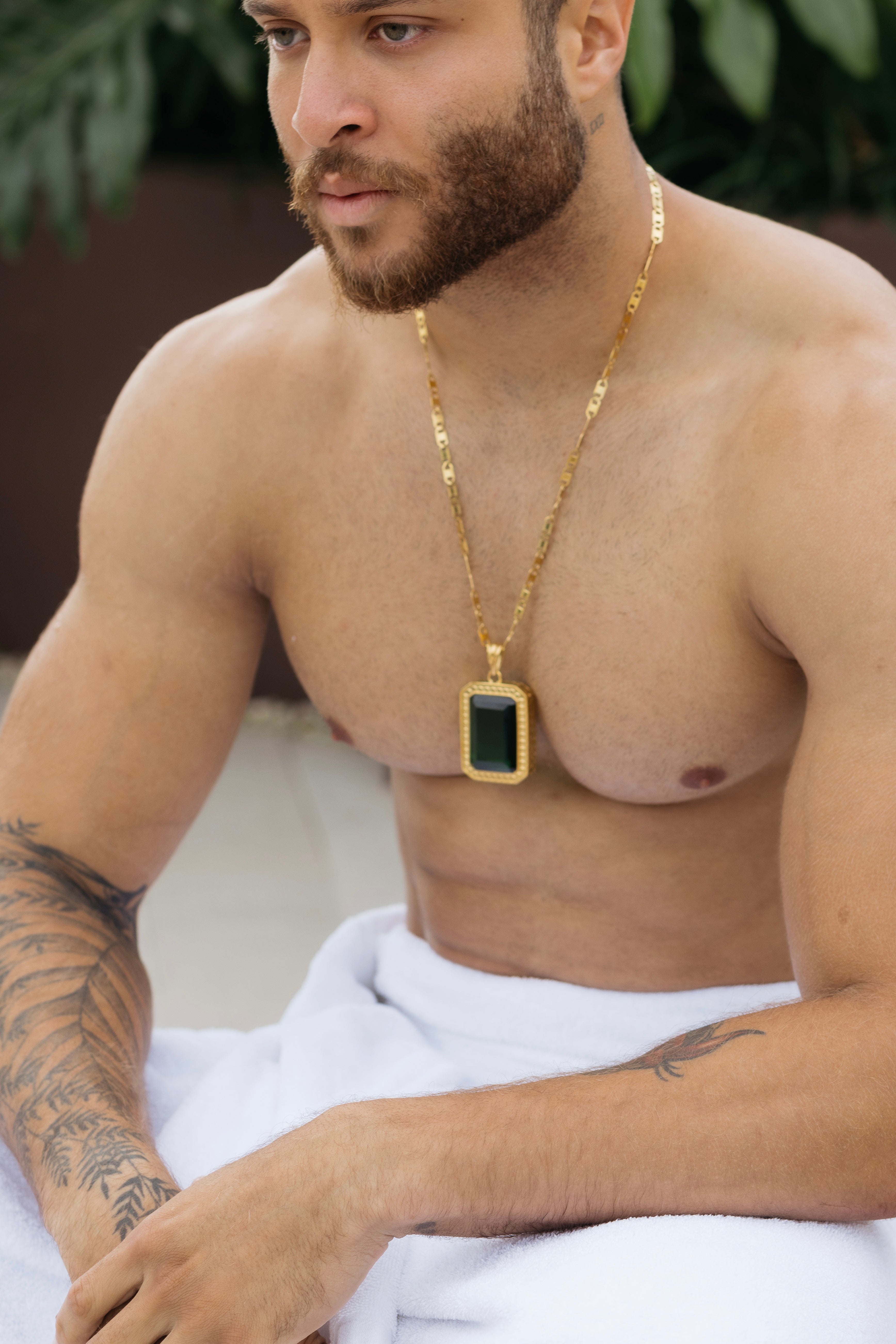 Grand Emerald Pendant Chain