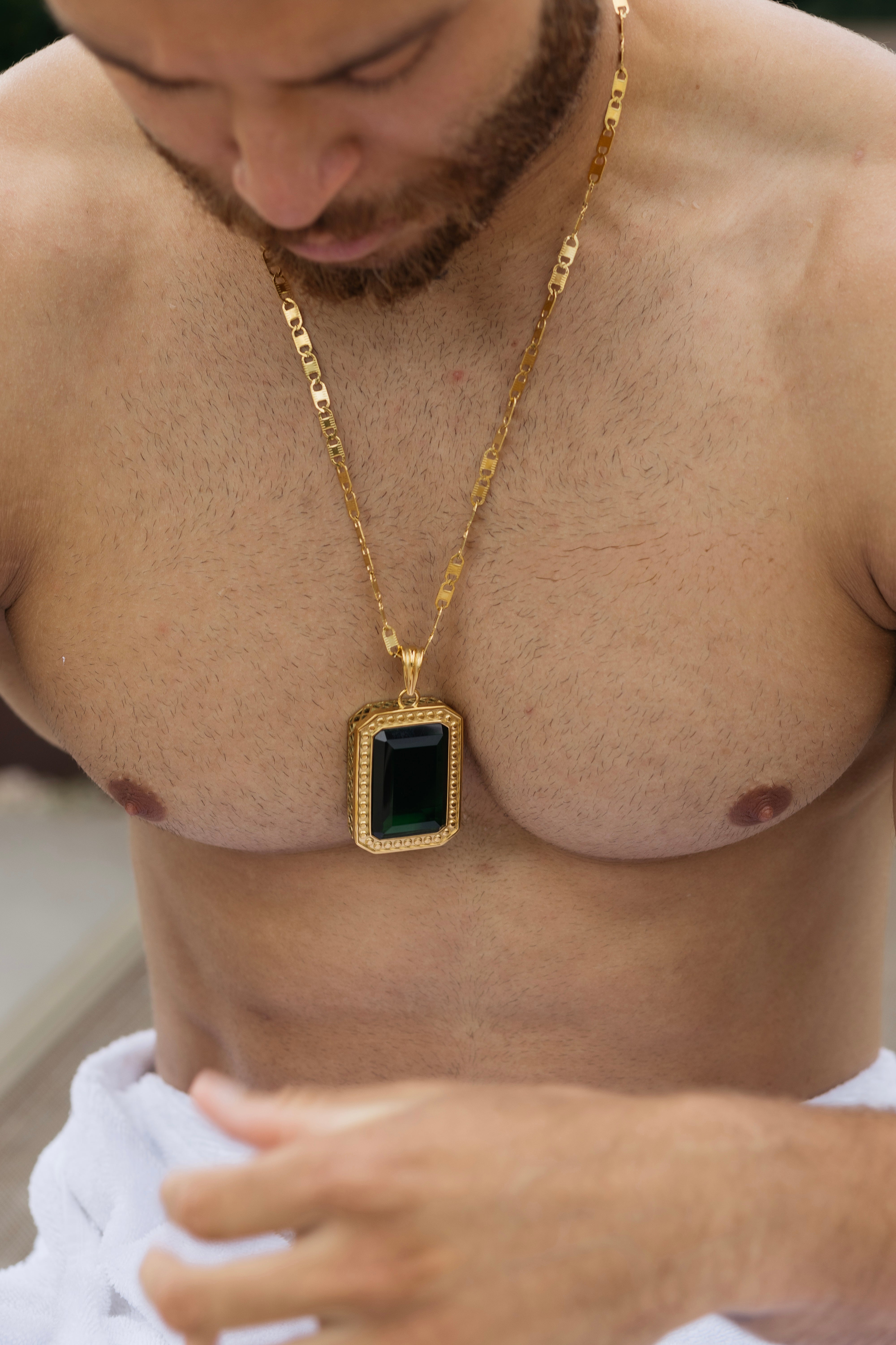 Grand Emerald Pendant Chain