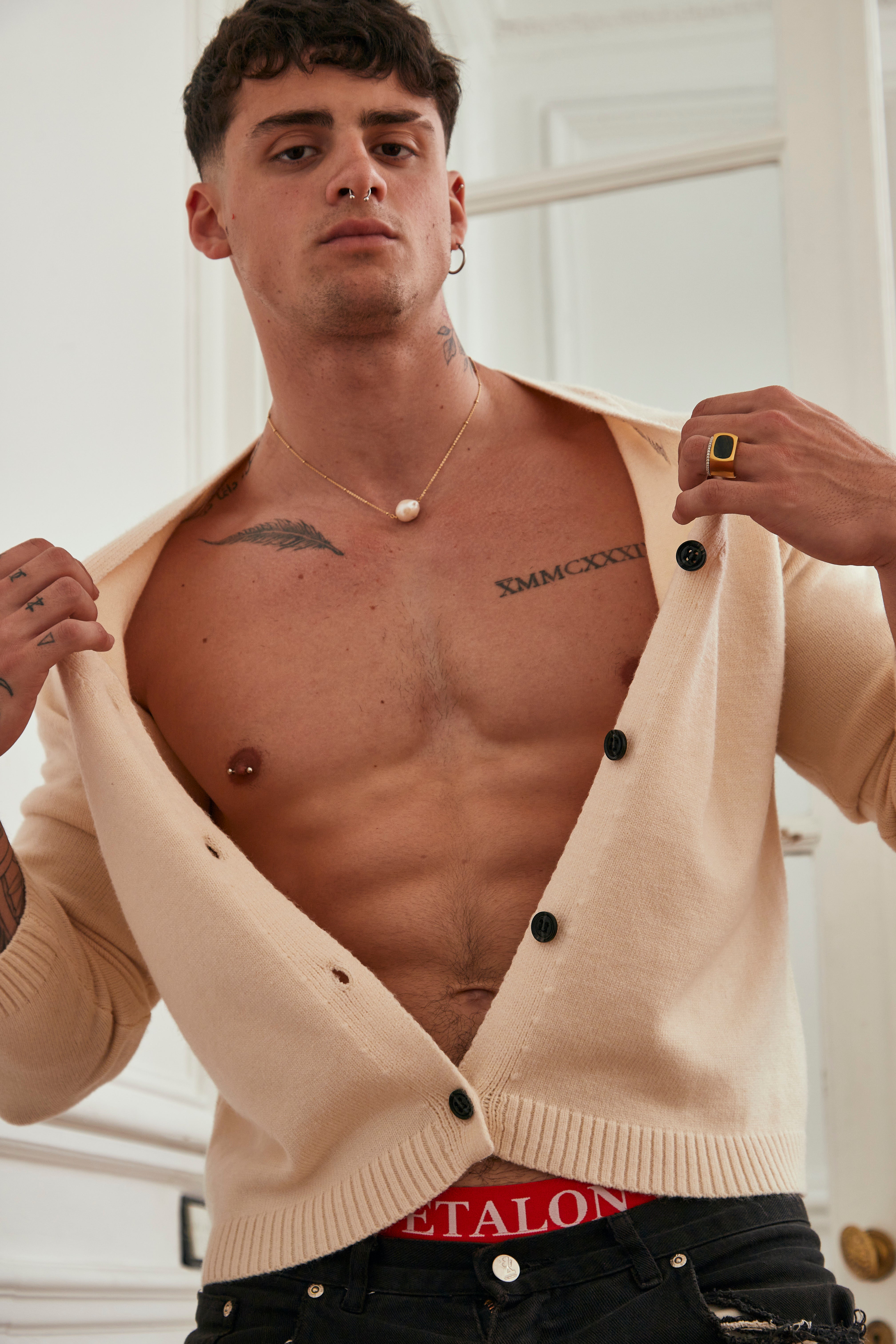 Signature Cardigan 01