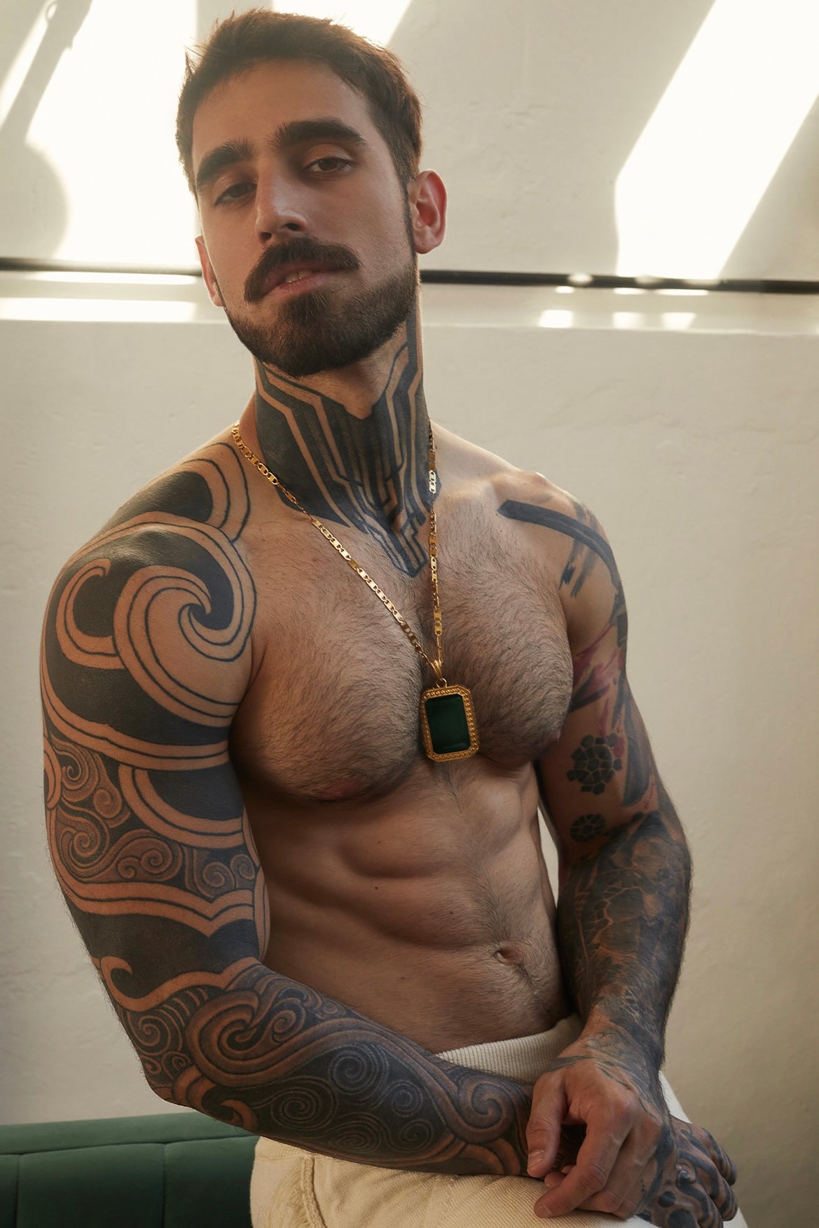 Grand Emerald Pendant Chain