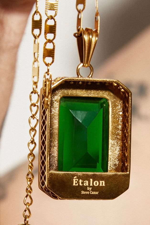 Grand Emerald Pendant Chain
